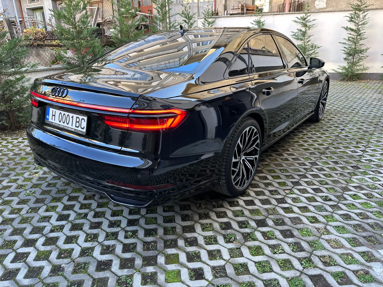 Audi A8 50TDI ИСТОРИЯ* B&O* PANO* МАСАЖ* ОБДУХВАНЕ* ПОДГ - изображение 5