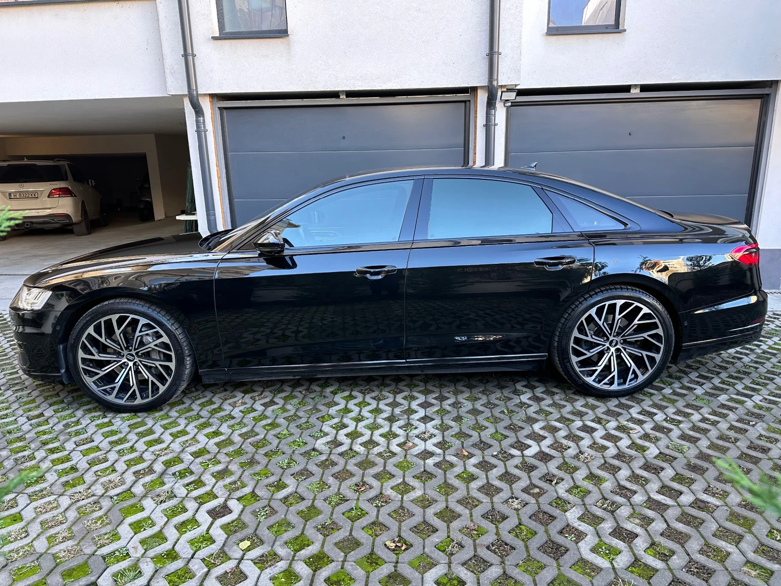 Audi A8 50TDI ИСТОРИЯ* B&O* PANO* МАСАЖ* ОБДУХВАНЕ* ПОДГ - изображение 8