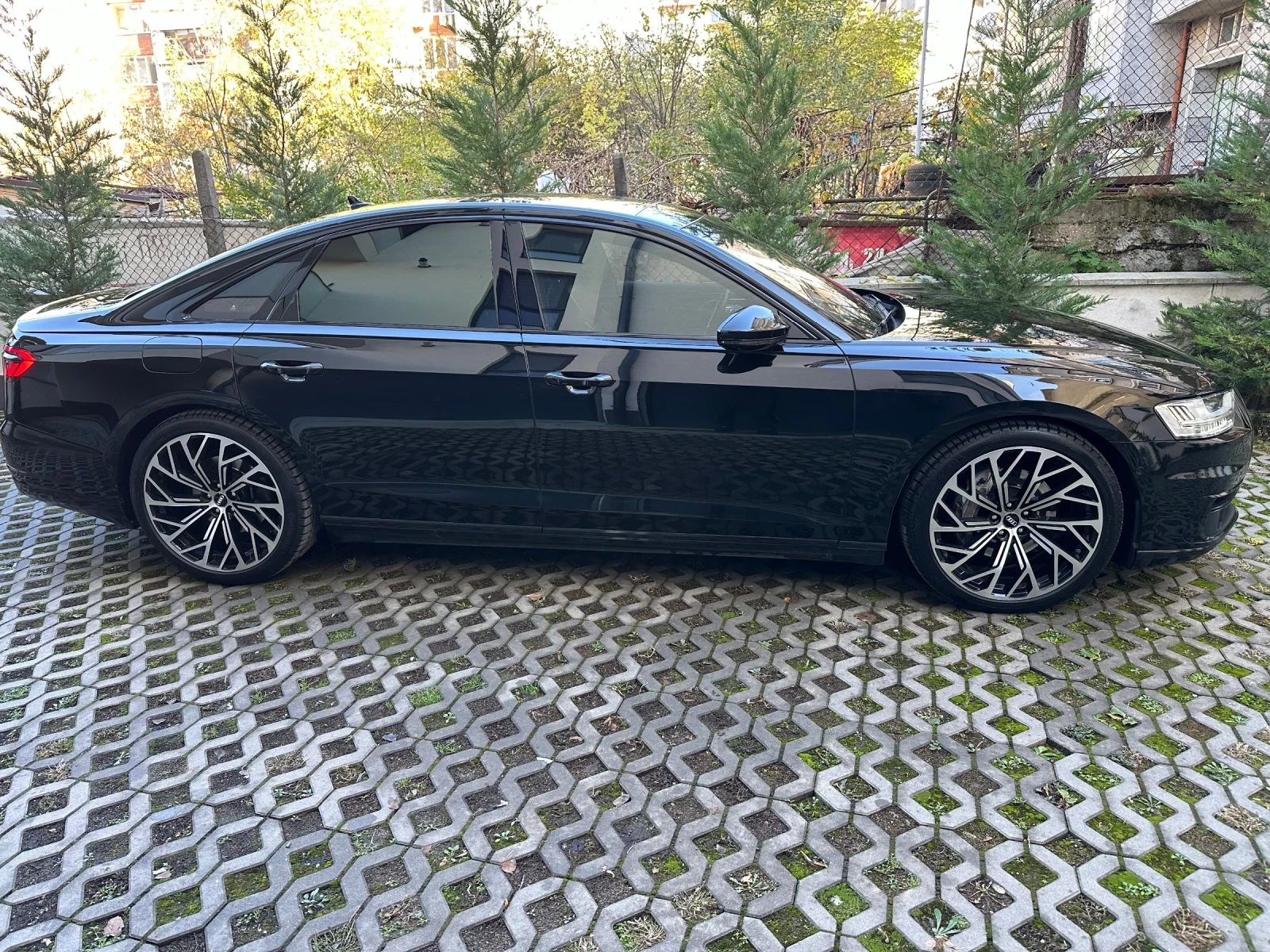 Audi A8 50TDI ИСТОРИЯ* B&O* PANO* МАСАЖ* ОБДУХВАНЕ* ПОДГ - изображение 4