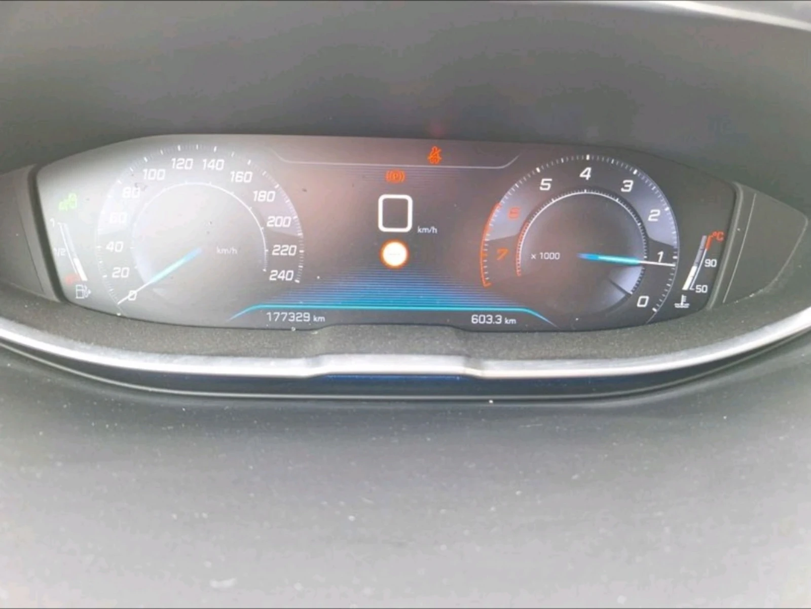 Peugeot 3008 1.2 PureTech Allure  - изображение 8
