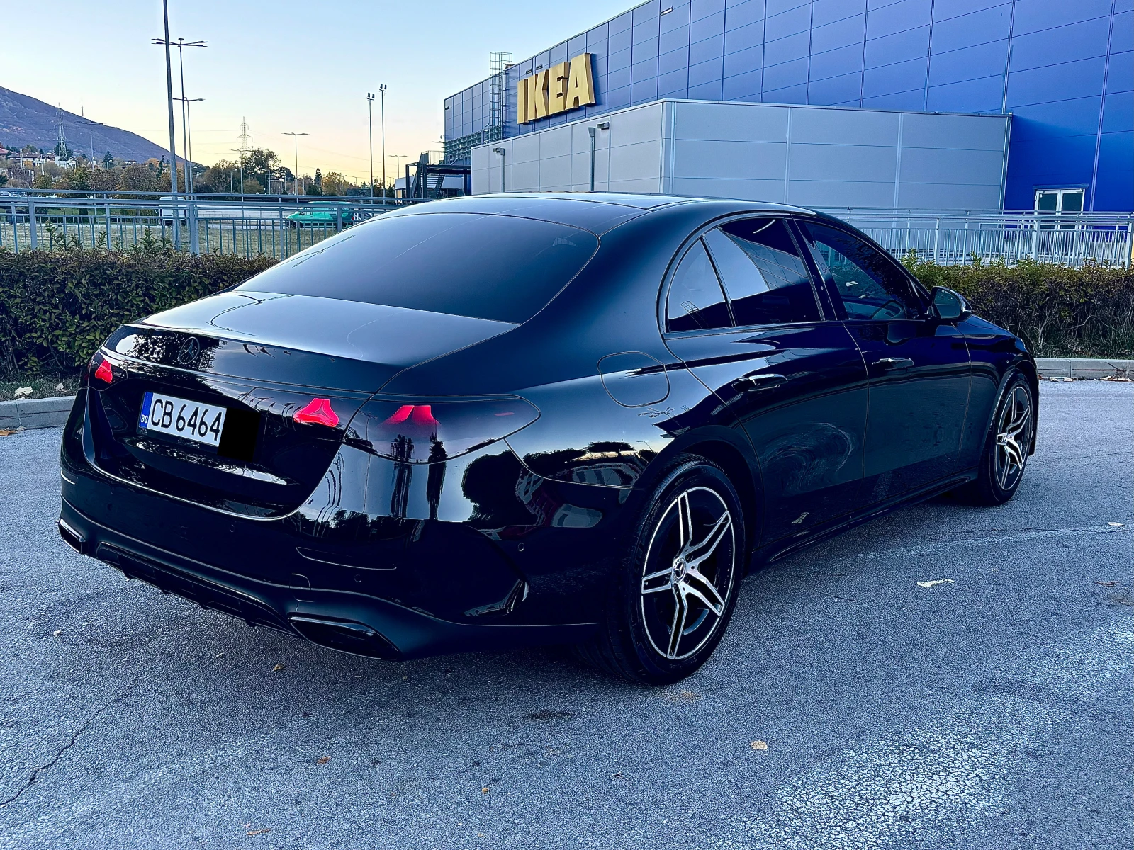 Mercedes-Benz E 200 AMG Line * Гаранция *  - изображение 4