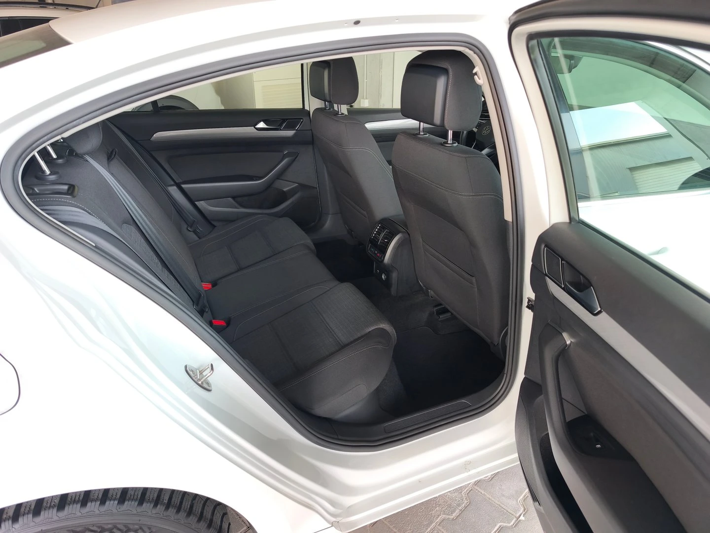VW Passat Business 2.0 TDI SCR DSG | Mobile.bg � ����������� 11