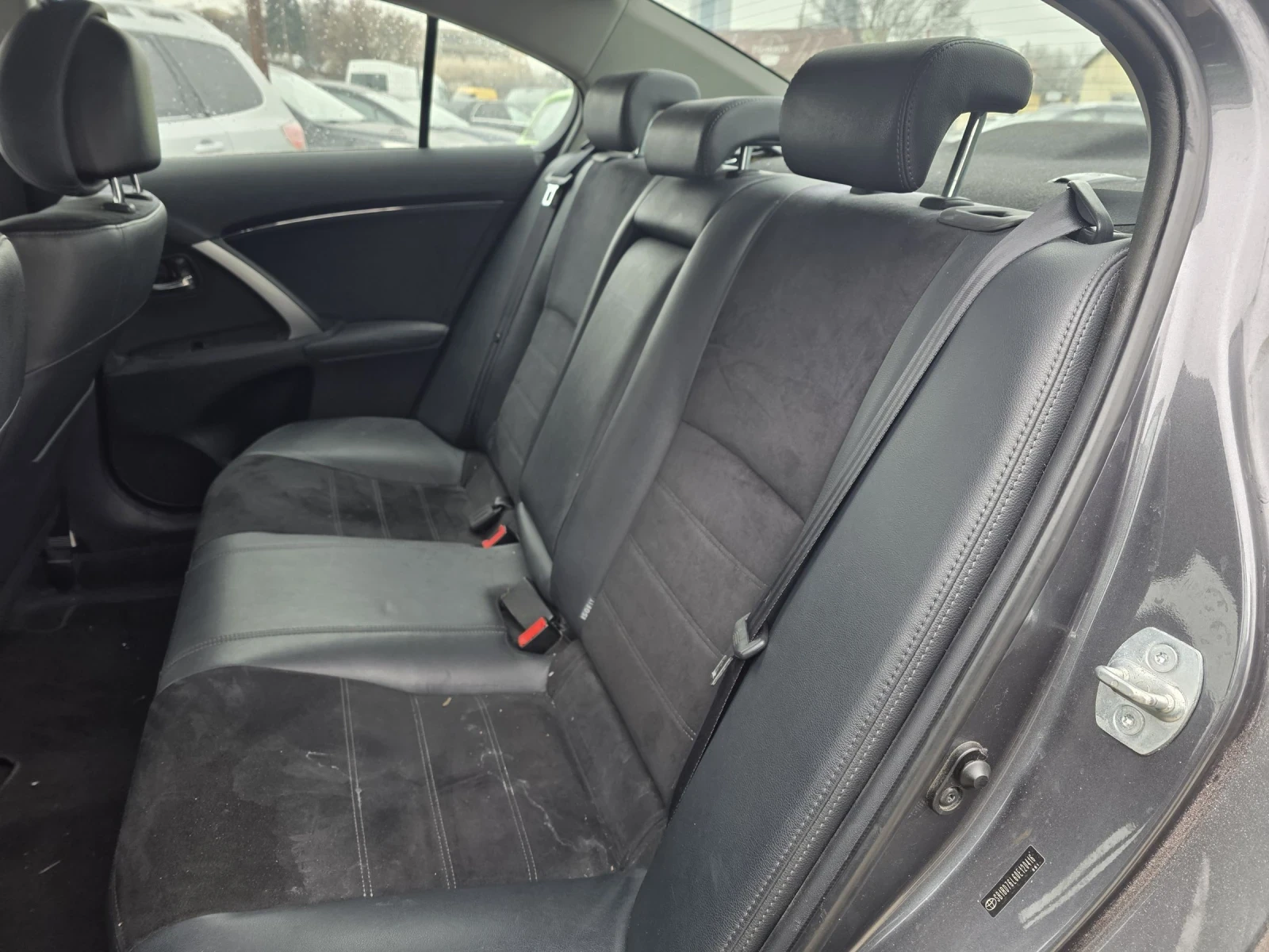 Toyota Avensis 2.0 D4D FACELIFT, NAVI. - изображение 7