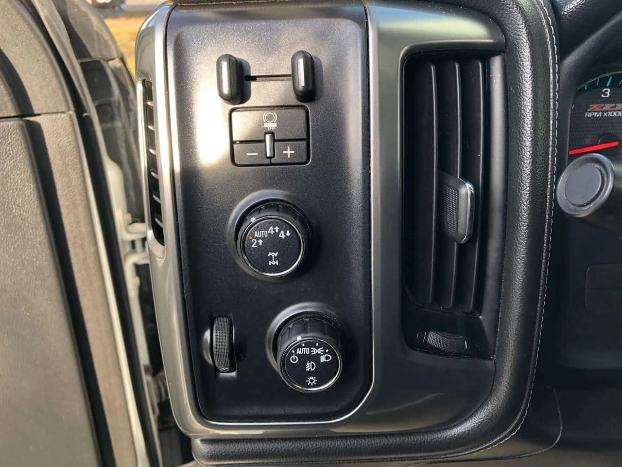 Chevrolet Silverado * LTZ * CARFAX * ЦЕНА ДО БГ - изображение 9