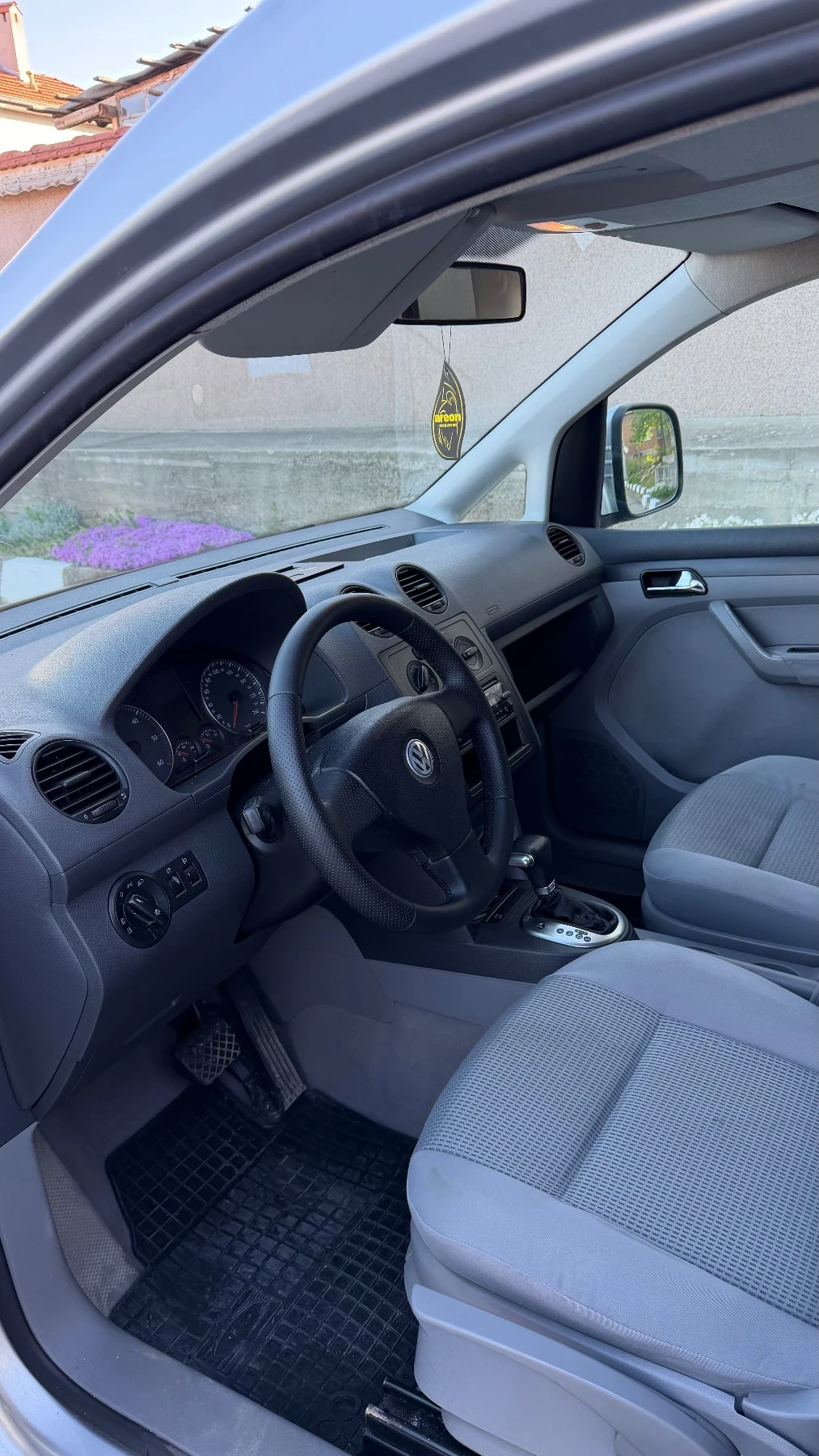 VW Caddy LIFE DSG ИТАЛИЯ, снимка 6 - Автомобили и джипове - 54360131