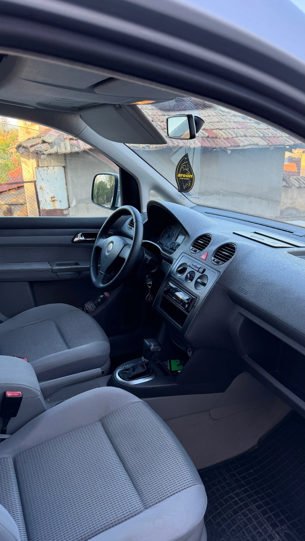 VW Caddy LIFE DSG ИТАЛИЯ, снимка 7 - Автомобили и джипове - 54360131