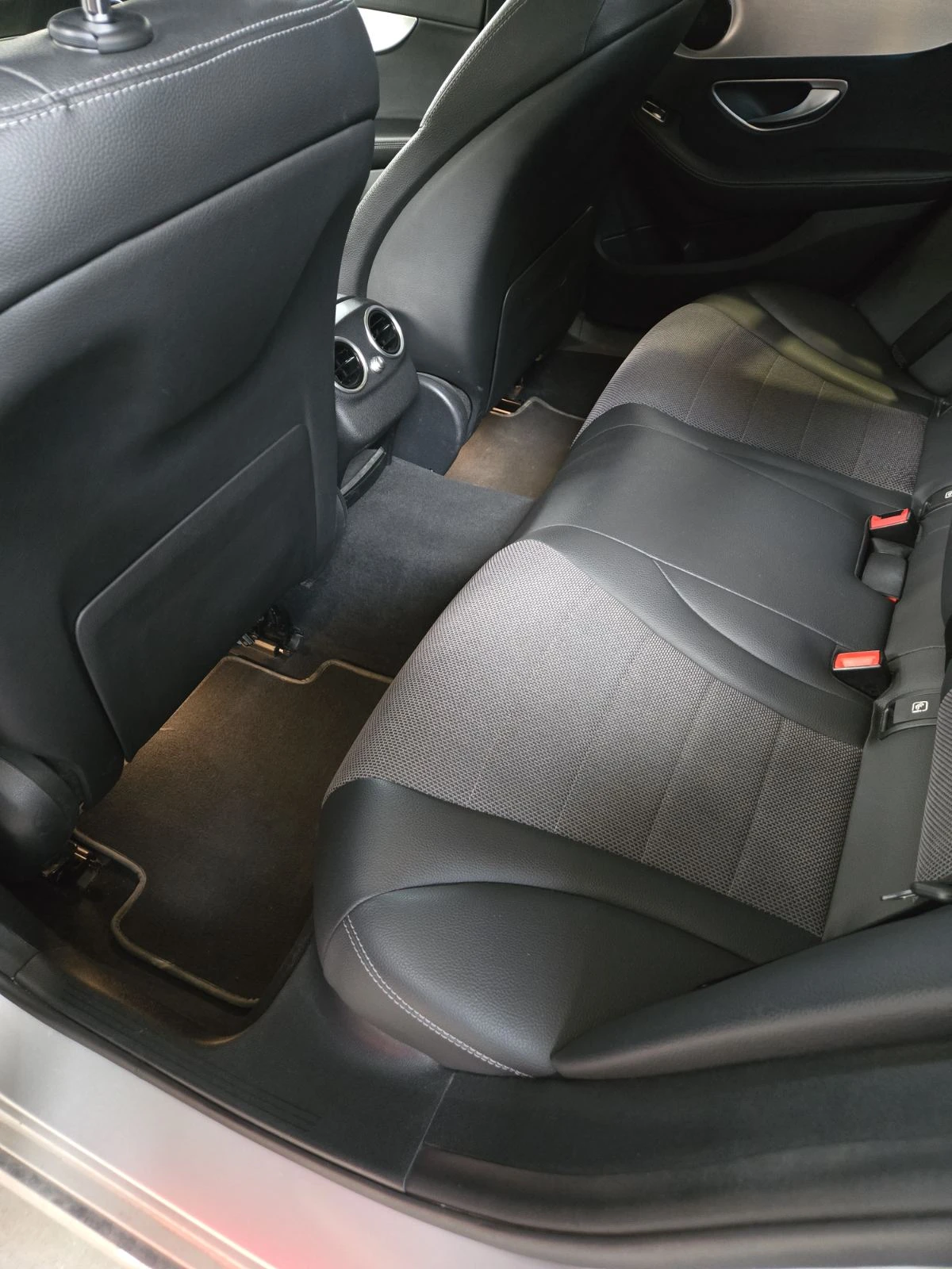 Mercedes-Benz C 350, снимка 11 - Автомобили и джипове - 54509403