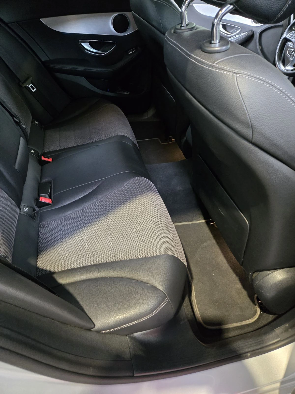 Mercedes-Benz C 350, снимка 10 - Автомобили и джипове - 54509403