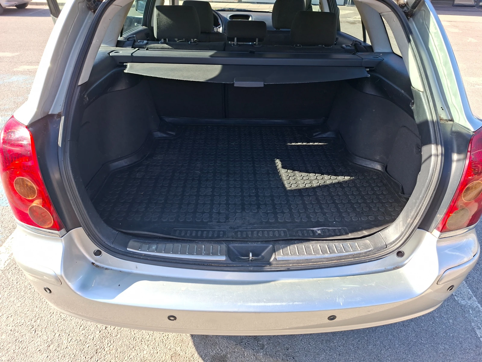 Toyota Avensis D-4D, снимка 9 - Автомобили и джипове - 55527354