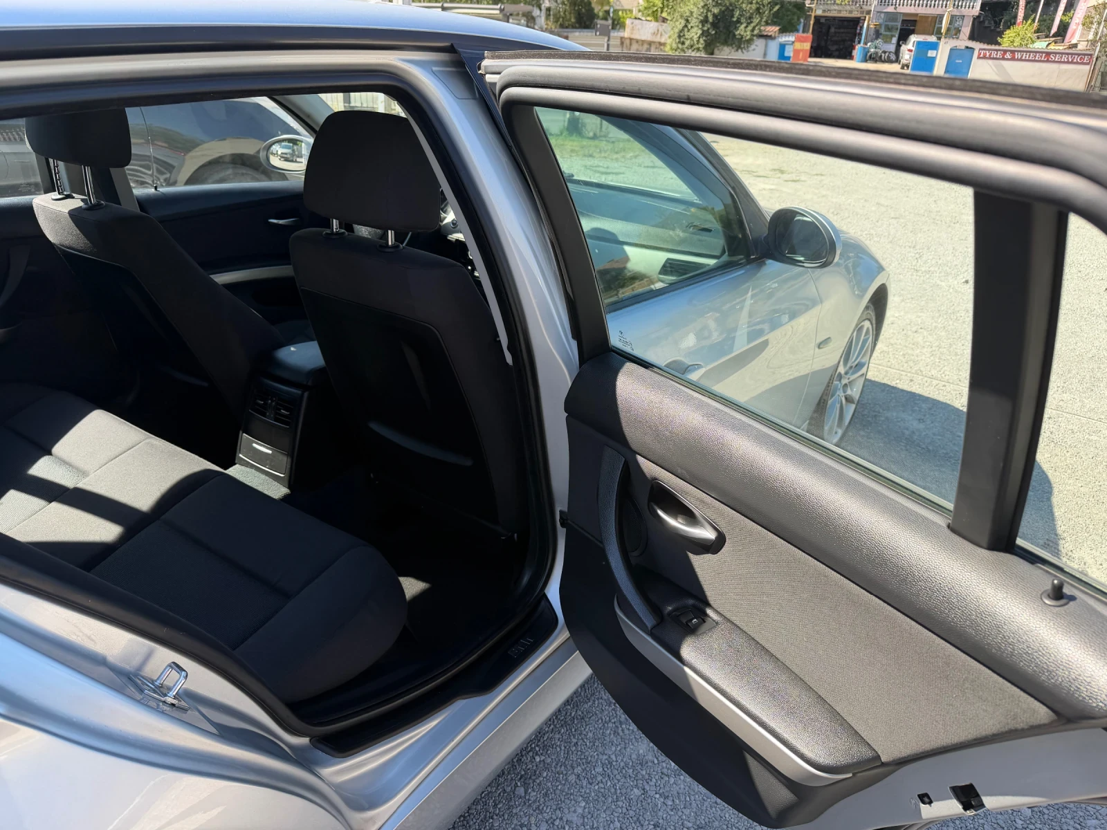 BMW 320 FACELIFT, АВТОМАТ, НАВИ, снимка 9 - Автомобили и джипове - 55687995