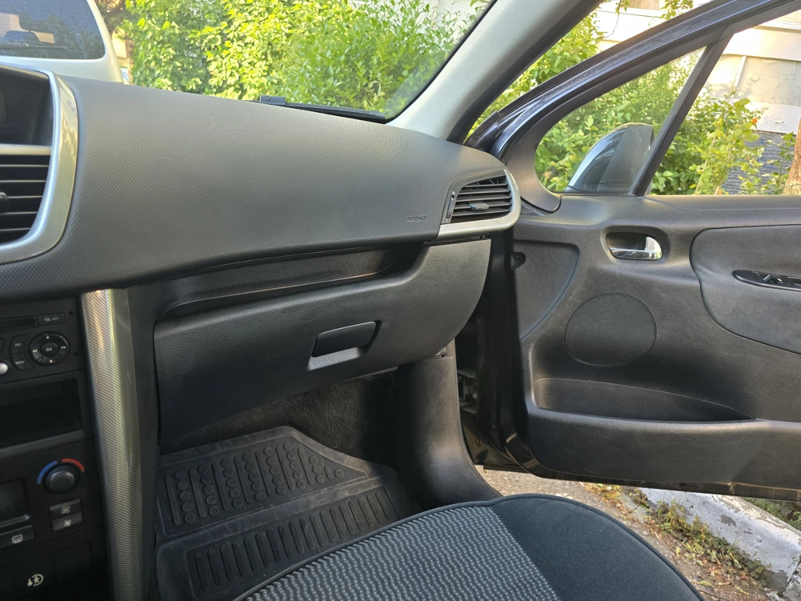 Peugeot 207, снимка 12 - Автомобили и джипове - 56222791