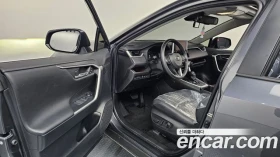 Toyota Rav4 Hybrid 4x4| КАМЕРА| DIST| PANO| ОБДУХВАНЕ| ПАМЕТ, снимка 4