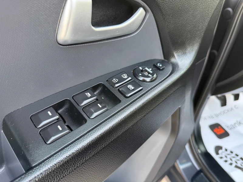Kia Sportage 1.6i Панорама, снимка 15 - Автомобили и джипове - 52909909