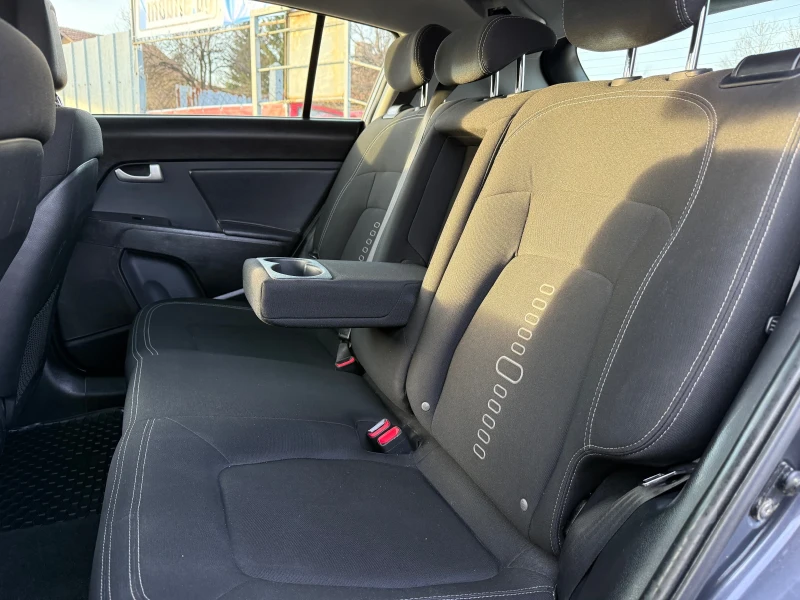 Kia Sportage 1.6i Панорама, снимка 11 - Автомобили и джипове - 52909909