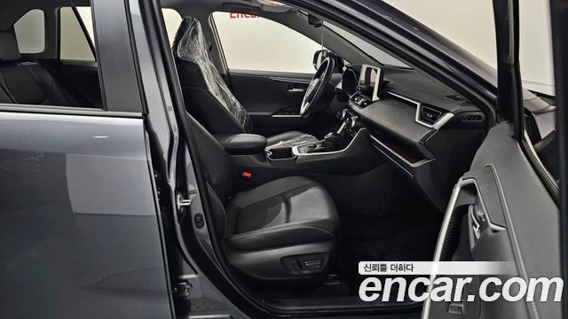Toyota Rav4 Hybrid 4x4| КАМЕРА| DIST| PANO| ОБДУХВАНЕ| ПАМЕТ, снимка 9 - Автомобили и джипове - 55846306