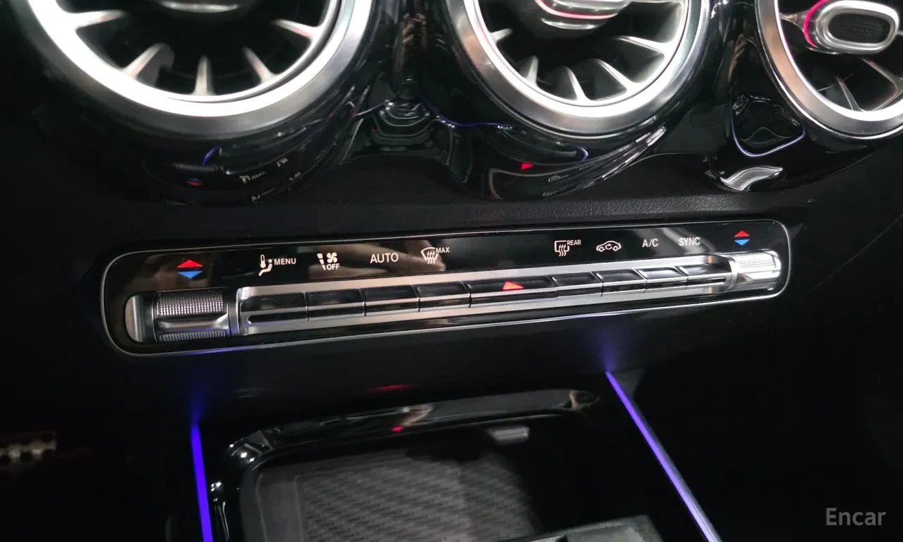 Mercedes-Benz GLB burmester* multibeam led* Parking Assist, снимка 12 - Автомобили и джипове - 54720827