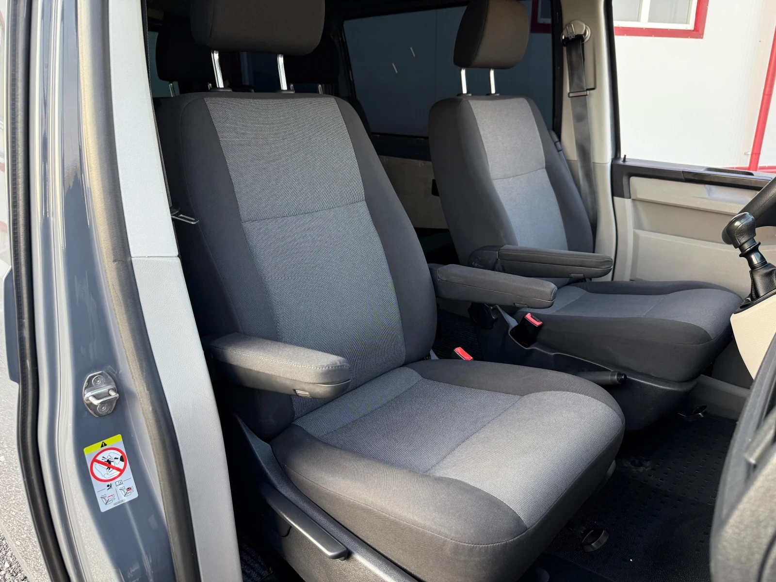 VW Transporter 2.0TDI 150 кс 176000 км 5 местен Euro 6 B - изображение 9