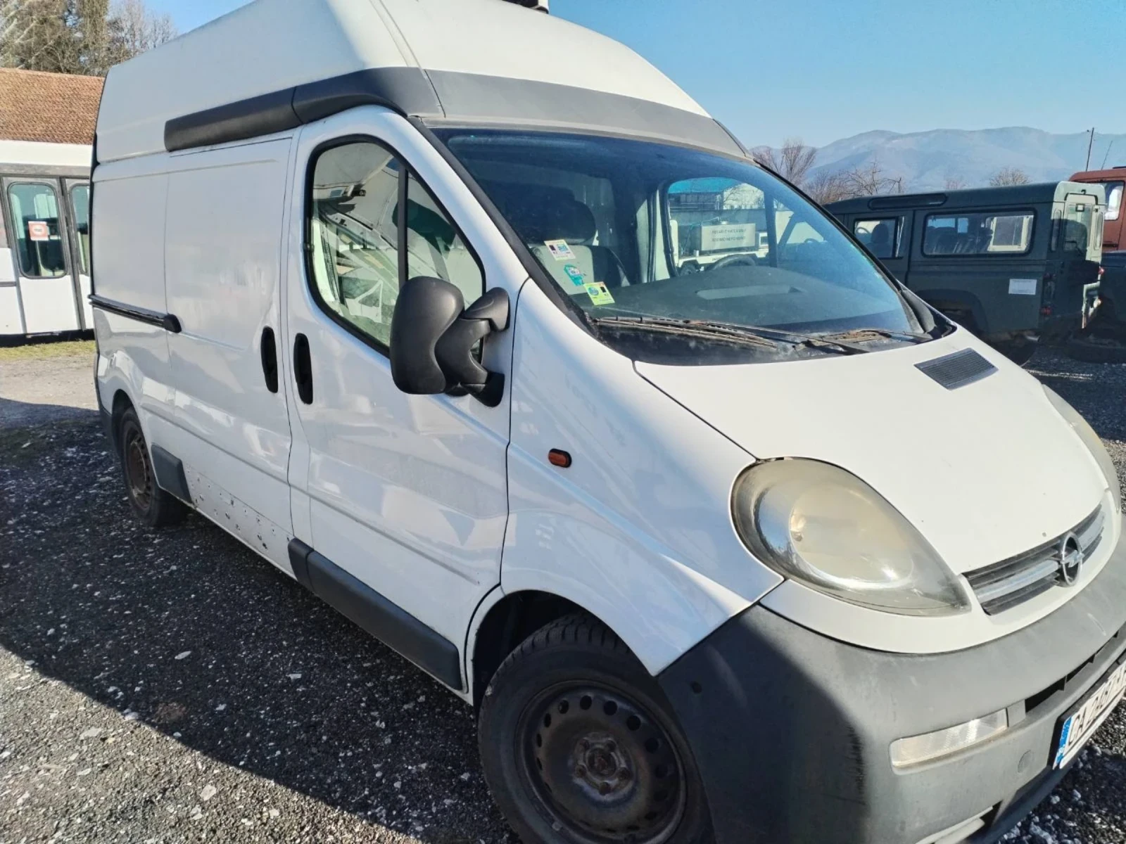 Opel Vivaro 1.9 хладилен, снимка 4 - Бусове и автобуси - 55238768