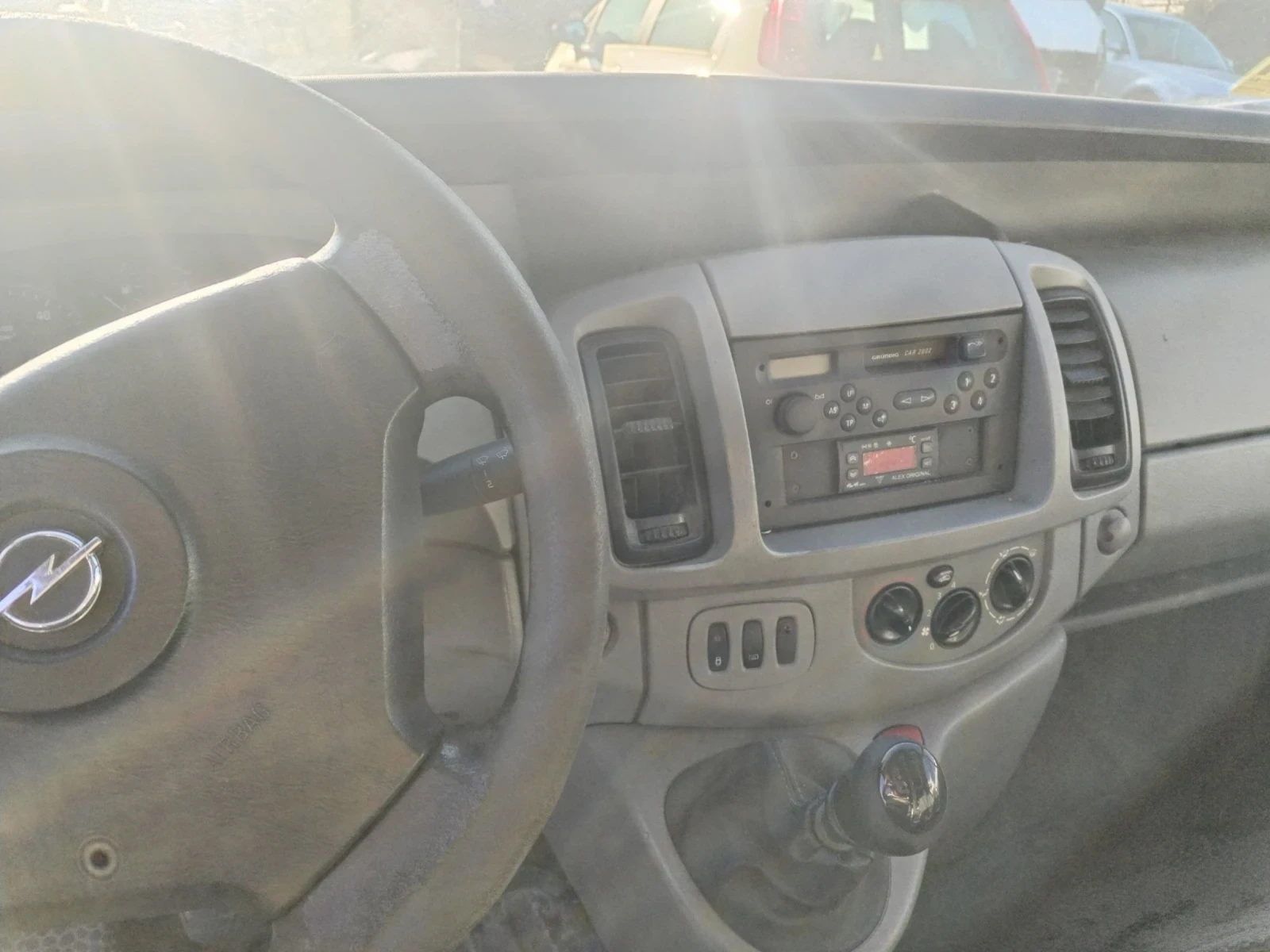 Opel Vivaro 1.9 хладилен, снимка 6 - Бусове и автобуси - 55238768