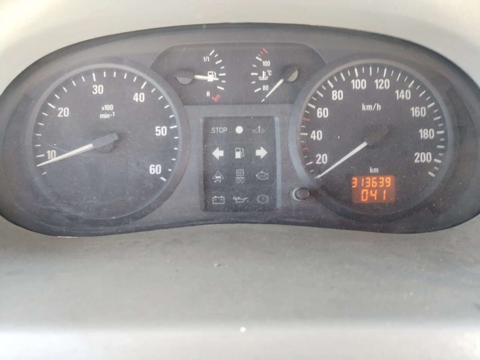 Opel Vivaro 1.9 хладилен, снимка 7 - Бусове и автобуси - 55238768