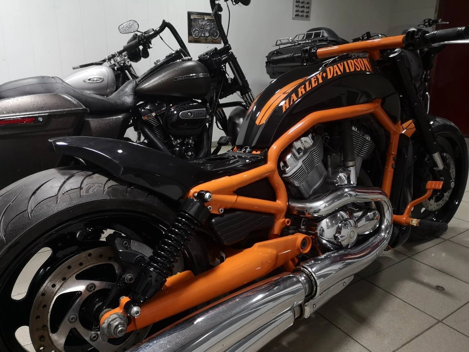 Harley-Davidson V-Rod  - изображение 2