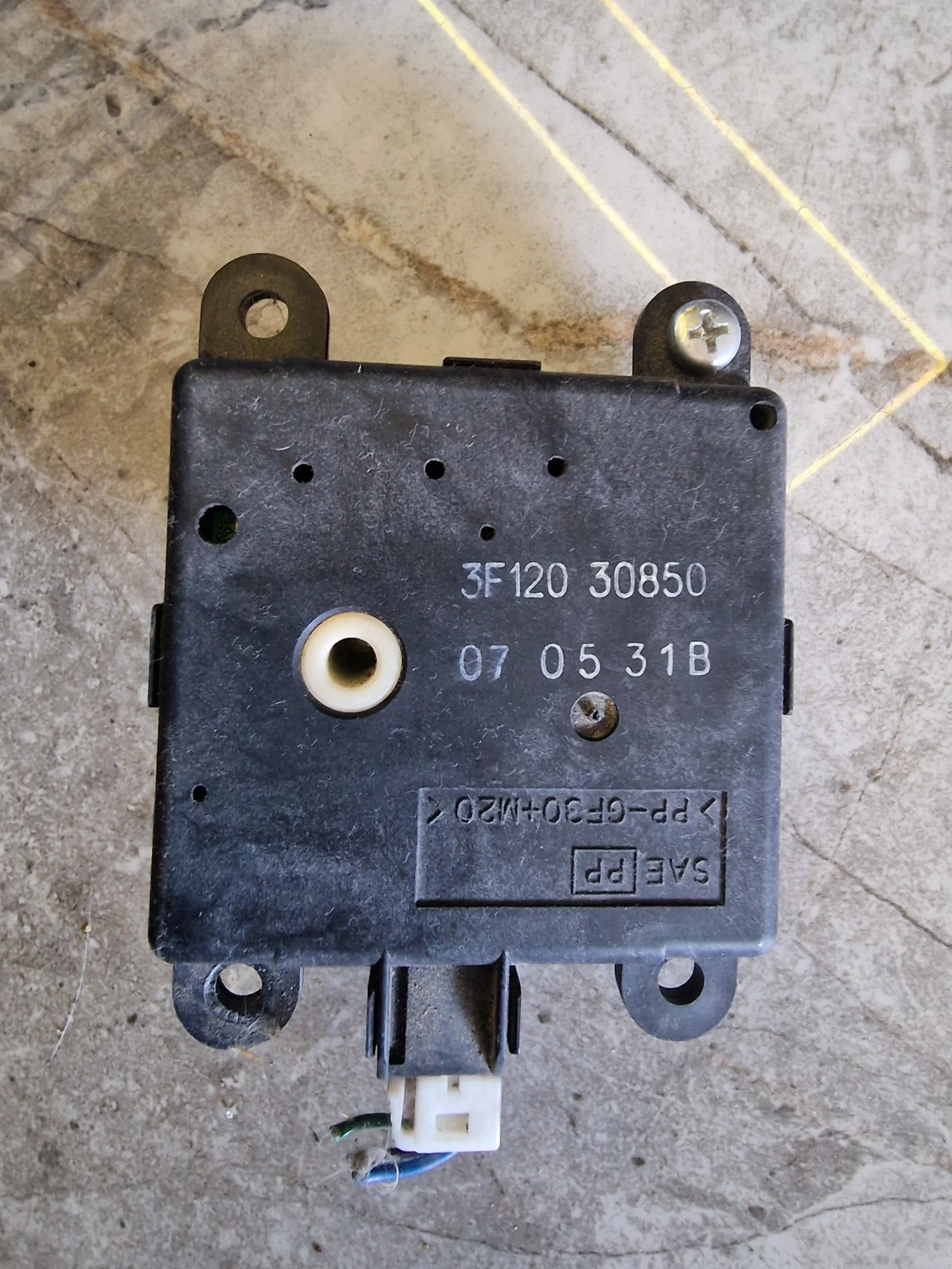 3F12030850 070531B моторче клапи за парно NISSAN