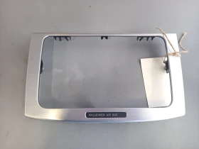 Лайсна около навигация Фолксваген Пасат Б6 (к)