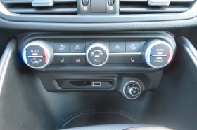 Alfa Romeo Giulia VELOCE/280HP/Q4/AT8/MEMO/CAM/NAVI/LED/984g, снимка 10