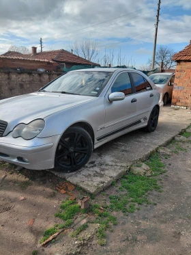 Mercedes-Benz 220 2.2, снимка 11 - Автомобили и джипове - 53406344