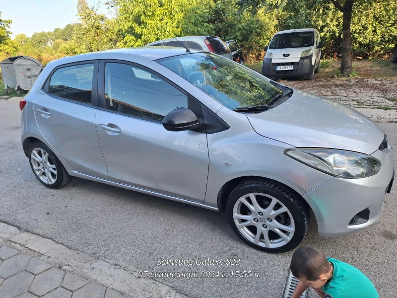 Mazda 2  II(DE)1.4 CD(68 кс), снимка 6 - Автомобили и джипове - 47163919