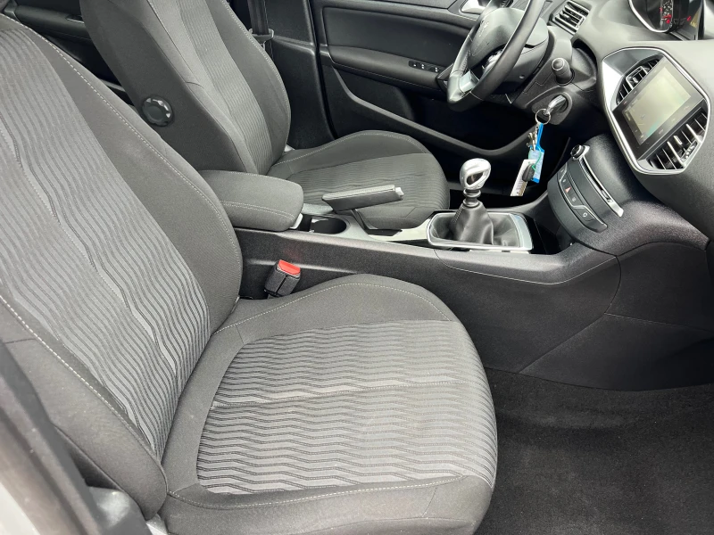 Peugeot 308 1.6 HDI, снимка 13 - Автомобили и джипове - 49165512