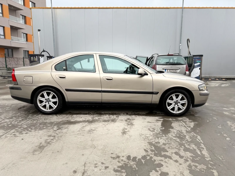 Volvo S60 2.4 Turbo Автоматик, снимка 2 - Автомобили и джипове - 49314061