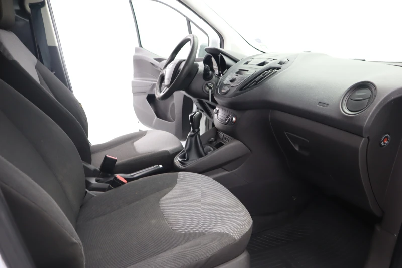 Ford Courier 1.5, снимка 9 - Автомобили и джипове - 51193333