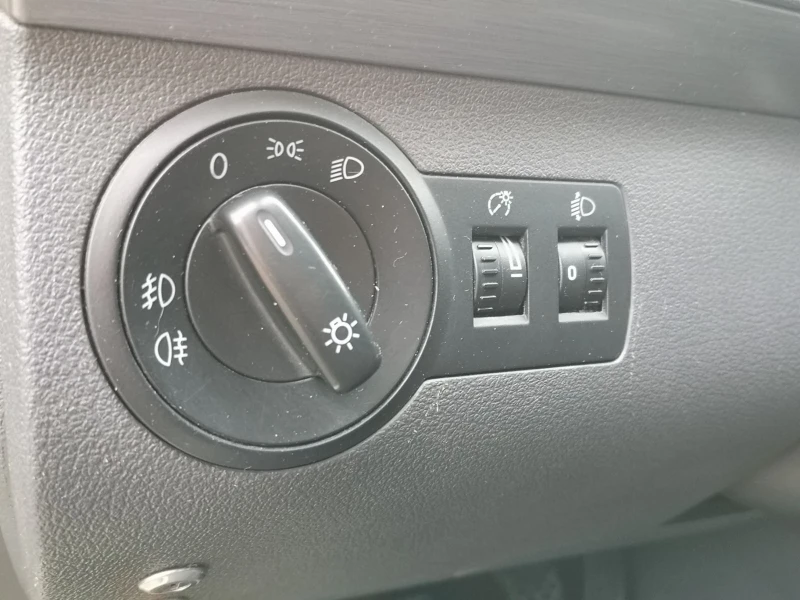 VW Touran 1.6TDI  105к.с, снимка 7 - Автомобили и джипове - 52414799