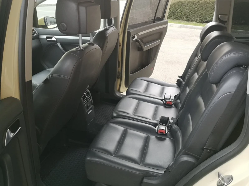 VW Touran 1.6TDI  105к.с, снимка 9 - Автомобили и джипове - 52414799