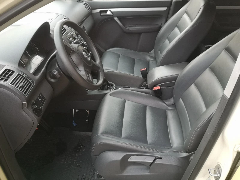 VW Touran 1.6TDI  105к.с, снимка 11 - Автомобили и джипове - 52414799