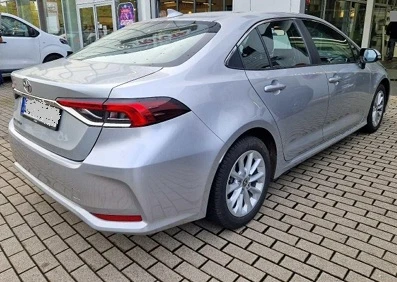 Toyota Corolla 1.5i MT, снимка 2 - Автомобили и джипове - 56524504