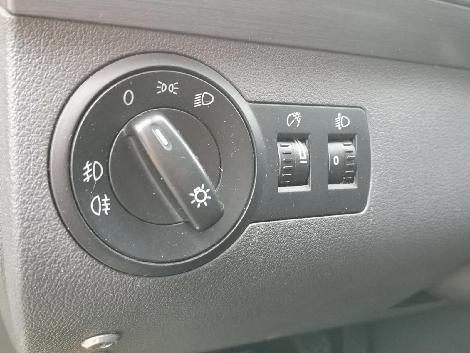 VW Touran 1.6TDI  105к.с - изображение 7