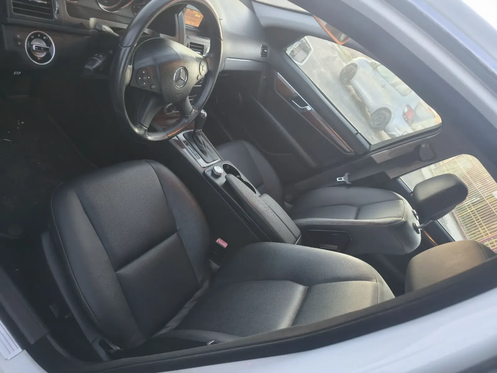 Mercedes-Benz C 300 3.0 - изображение 7