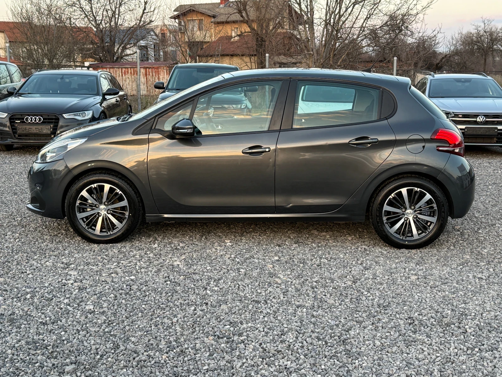 Peugeot 208 Facelift 1.2i(82 ��)76 000��./��������/�������/EU6 | Mobile.bg � ����������� 4