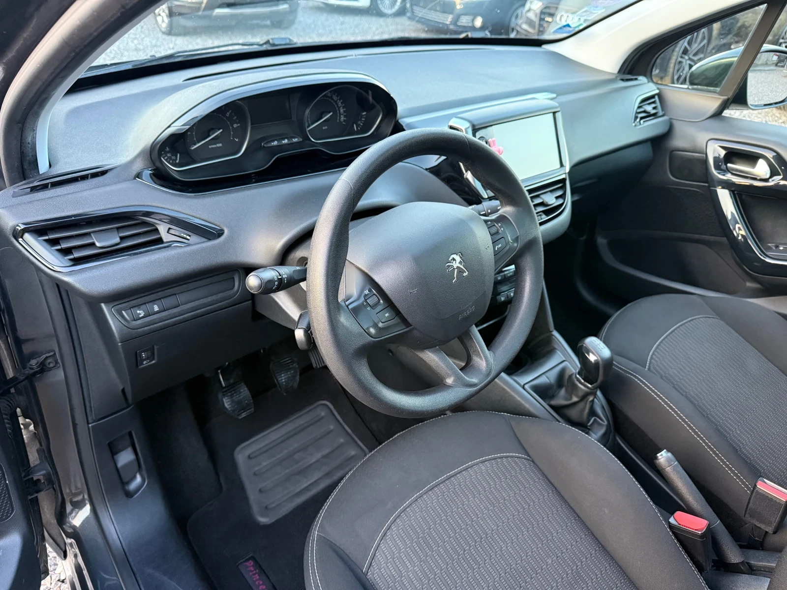 Peugeot 208 Facelift 1.2i(82 ��)76 000��./��������/�������/EU6 | Mobile.bg � ����������� 10
