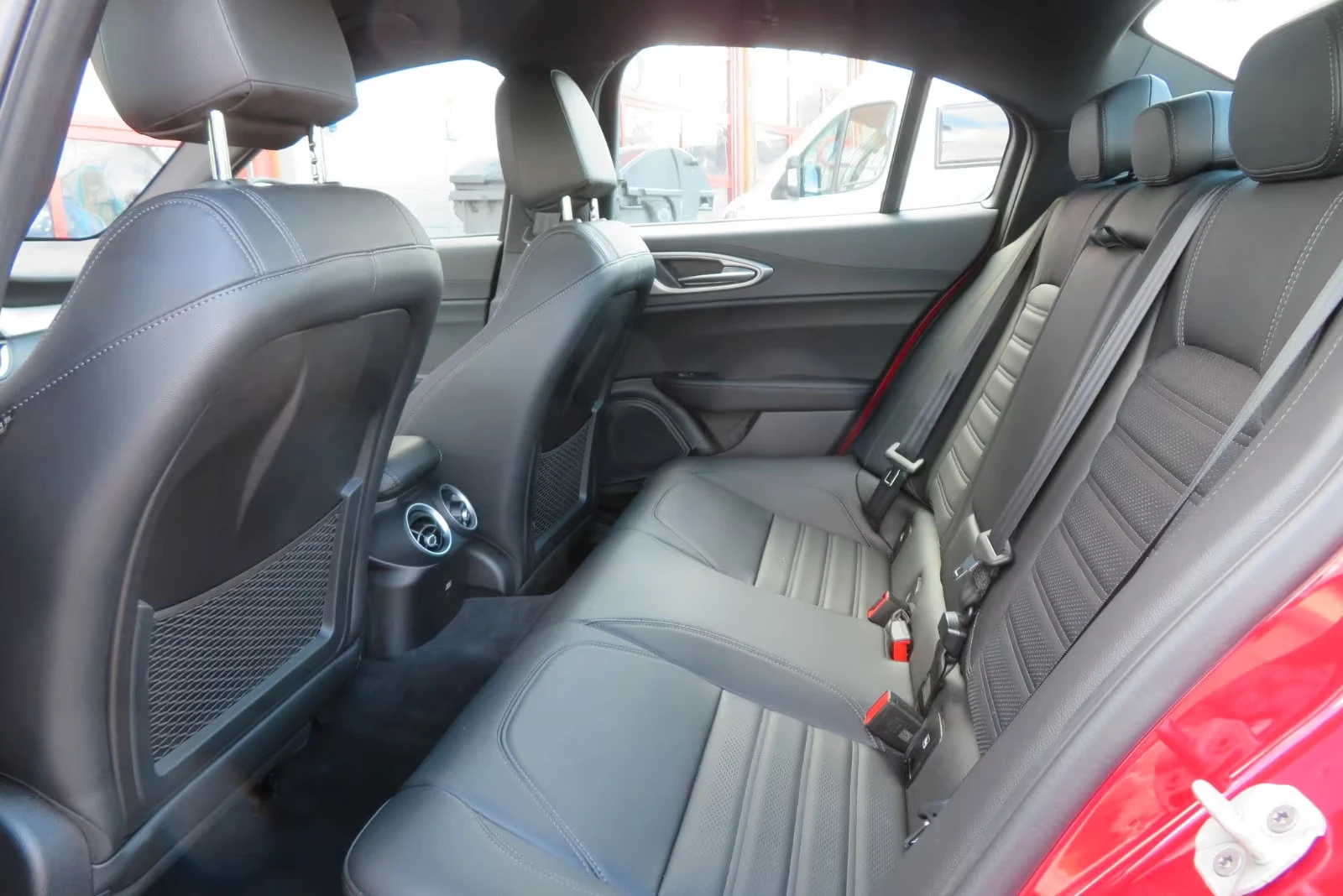 Alfa Romeo Giulia VELOCE/280HP/Q4/AT8/MEMO/CAM/NAVI/LED/984g, снимка 14 - Автомобили и джипове - 53987801