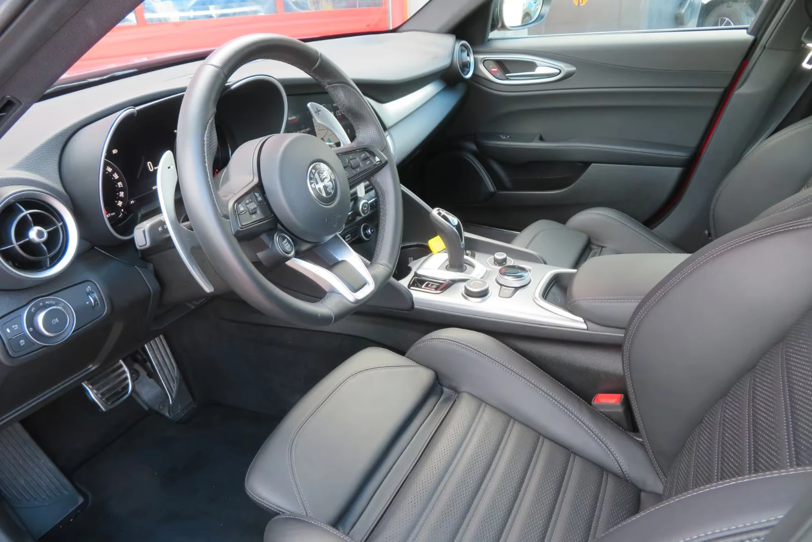 Alfa Romeo Giulia VELOCE/280HP/Q4/AT8/MEMO/CAM/NAVI/LED/984g, снимка 5 - Автомобили и джипове - 53987801