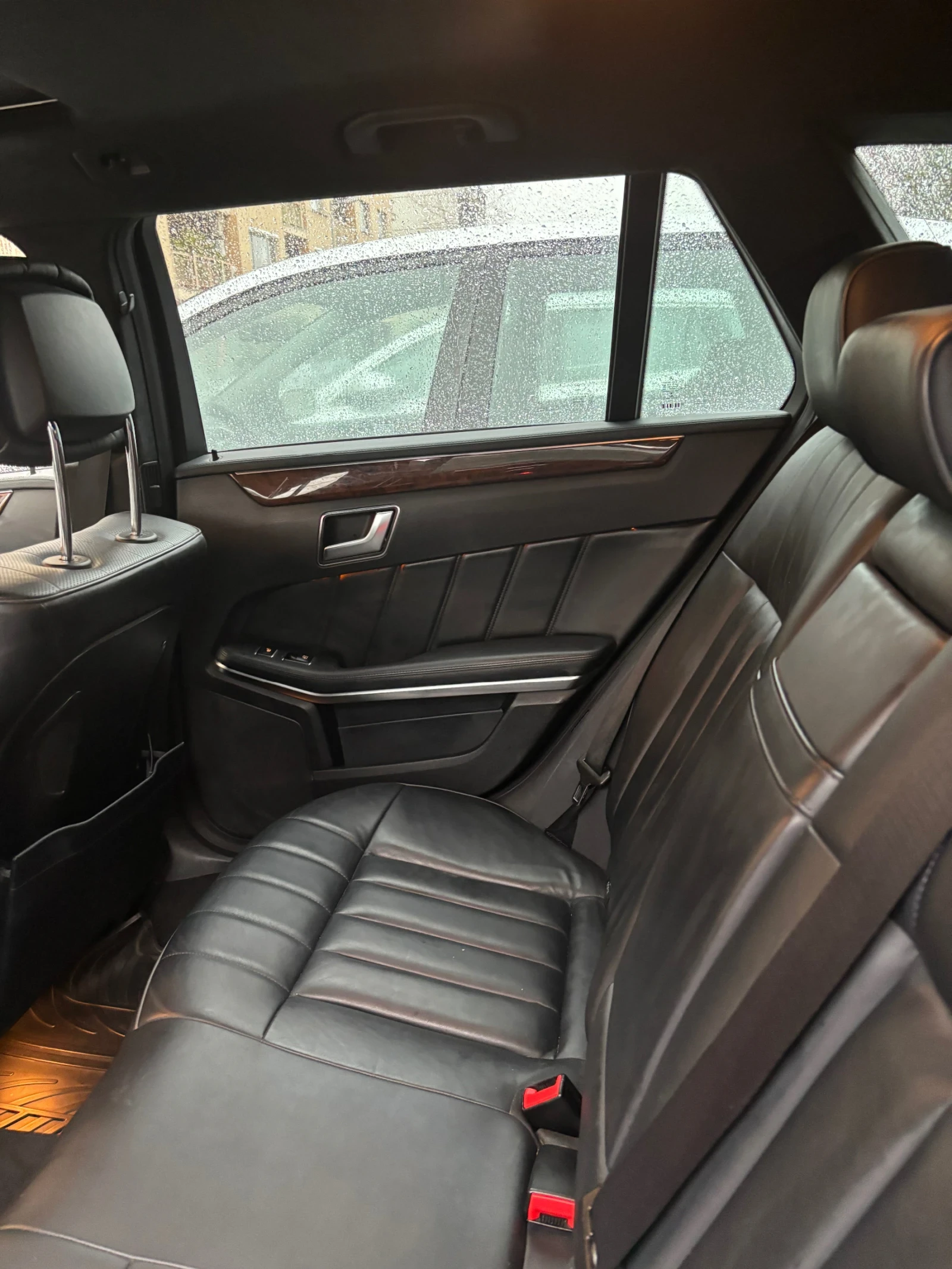 Mercedes-Benz E 350, снимка 12 - Автомобили и джипове - 54713916