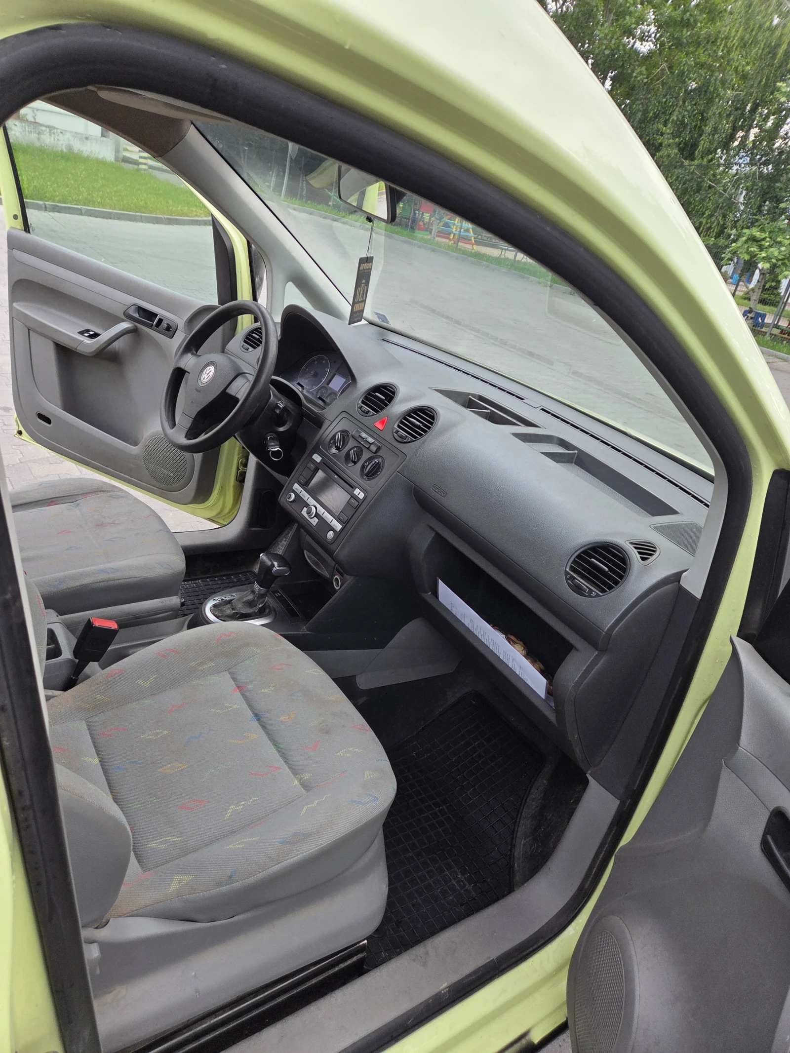 VW Caddy 1.9TDI AUTOMATIC, снимка 9 - Автомобили и джипове - 54786959