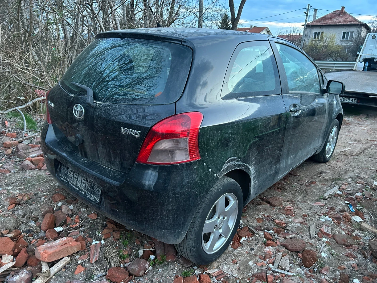 Toyota Yaris 1.0, снимка 3 - Автомобили и джипове - 55022618
