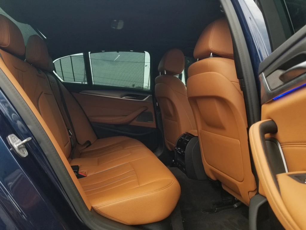 BMW 530 xDrive M-sport HUD, снимка 14 - Автомобили и джипове - 55117947