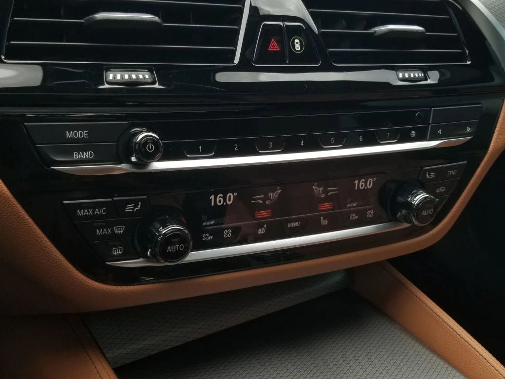BMW 530 xDrive M-sport HUD, снимка 6 - Автомобили и джипове - 55117947