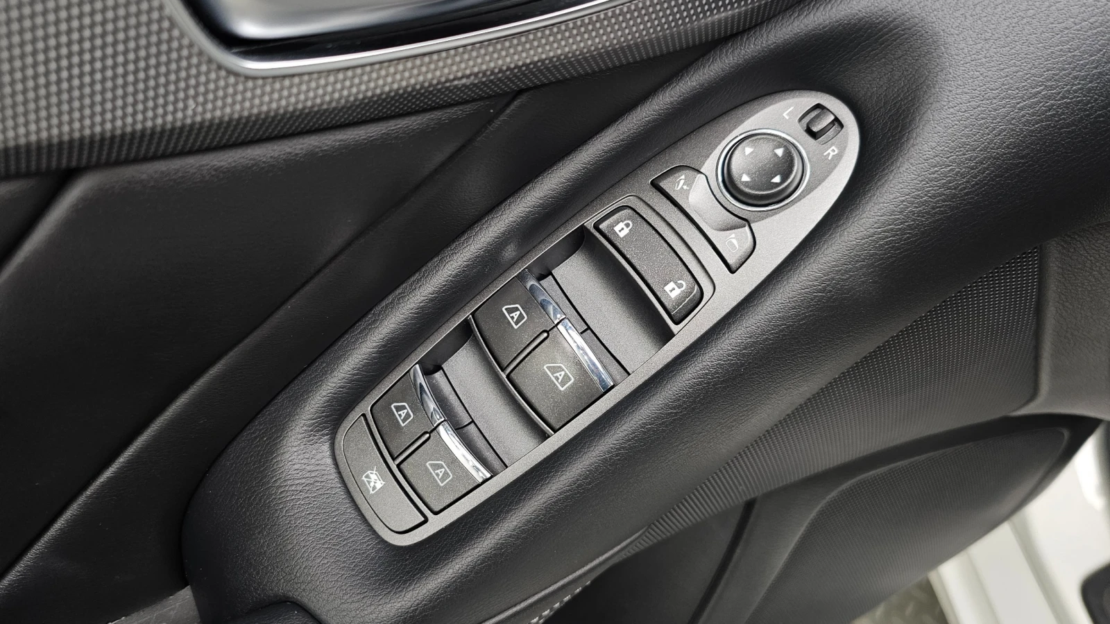 Infiniti Q50 V6 Hybrid Essence, снимка 15 - Автомобили и джипове - 55563480