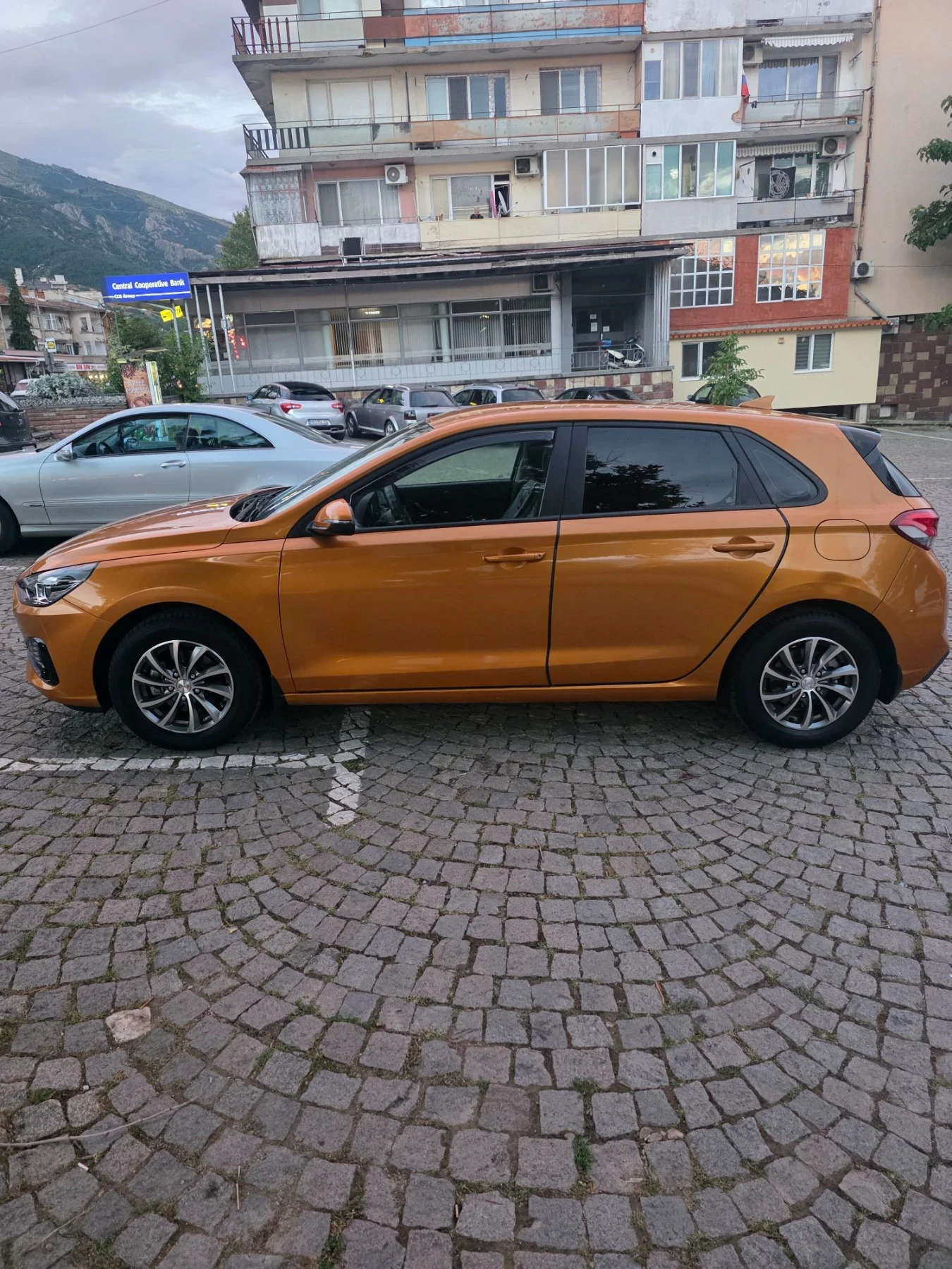 Hyundai I30 Лек автомобил , снимка 3 - Автомобили и джипове - 55710481